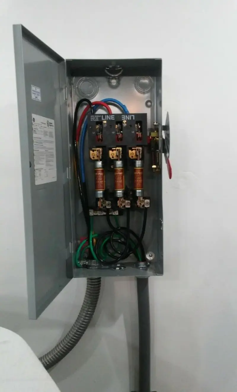 Three-phase disconnect switch installed for Smoke Detector Installation in Union City